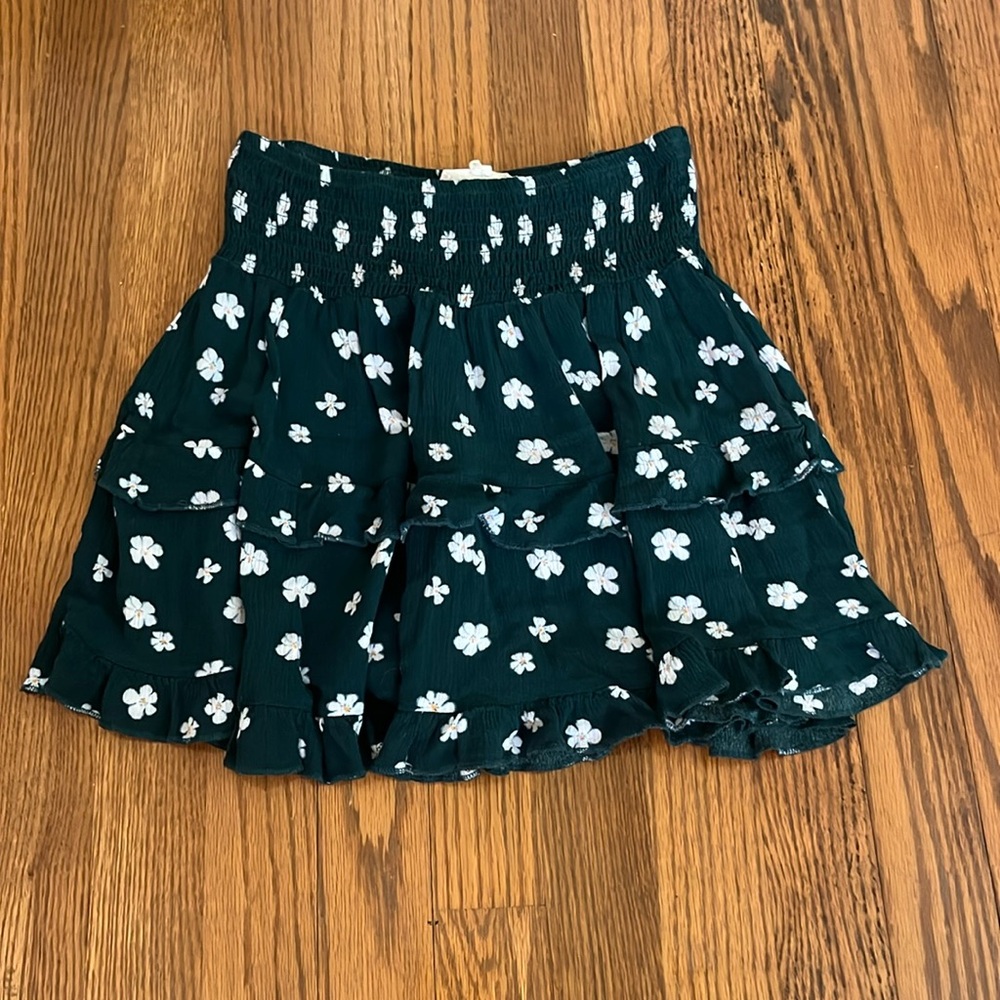 L.A. Hearts women’s green floral skirt